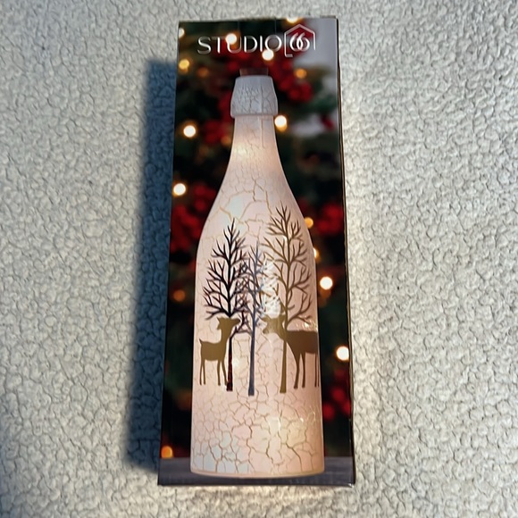 Studio 66 enhancement bottle lighting - Picture 4 of 6